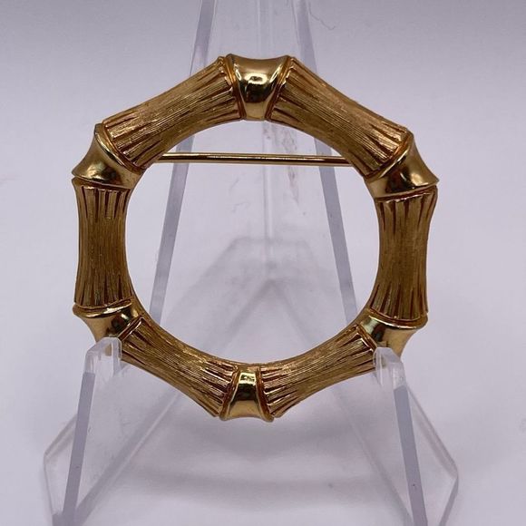 Avon Vintage 1972 Bamboo Magic Pin Brooch book piece gold tone - Picture 2 of 4